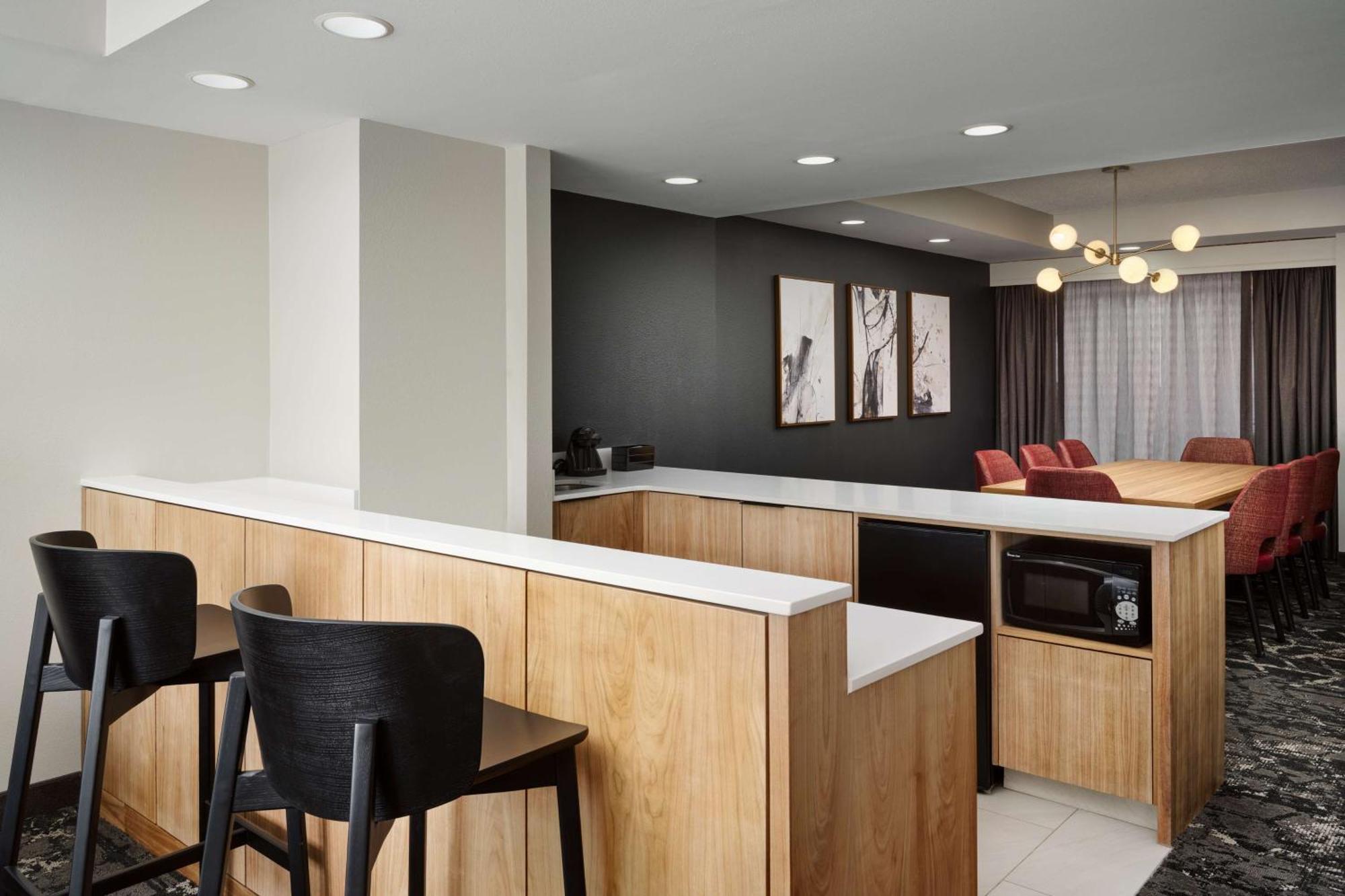 Embassy By Hilton Convention Center 4* Hampton