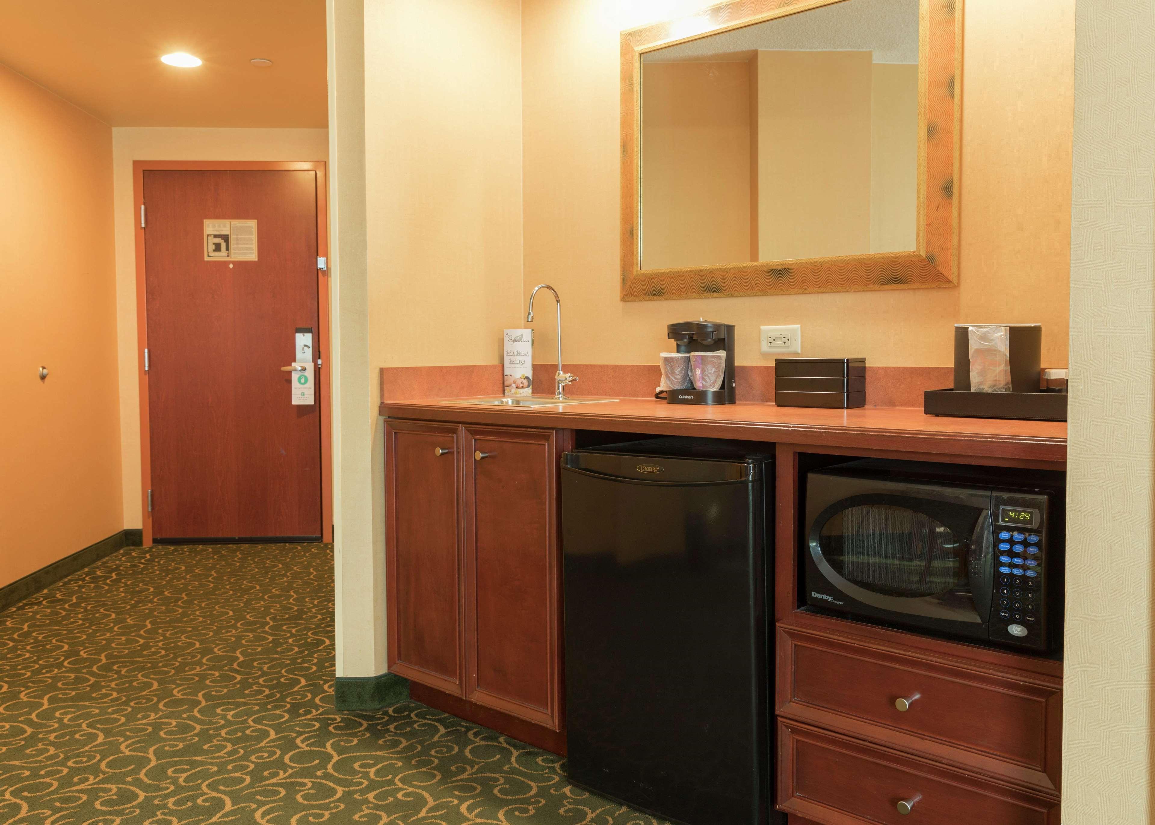 Embassy By Hilton Convention Center 4*