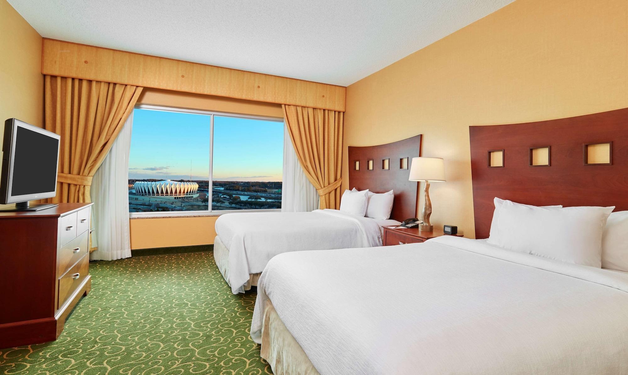 Hotel Embassy By Hilton Convention Center 4*