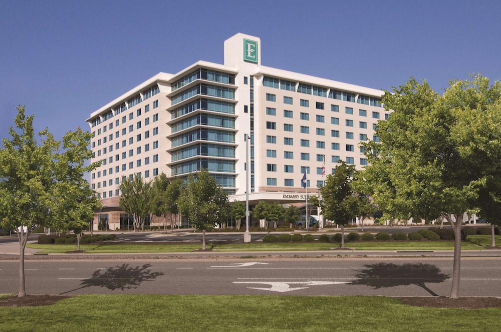 Embassy By Hilton Convention Center 4*