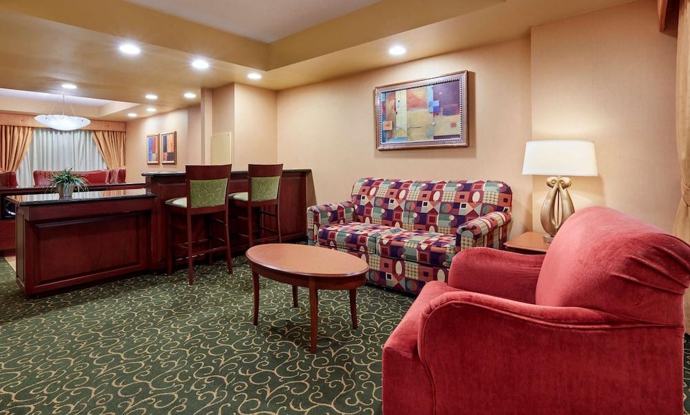 Embassy By Hilton Convention Center Hotel 4*