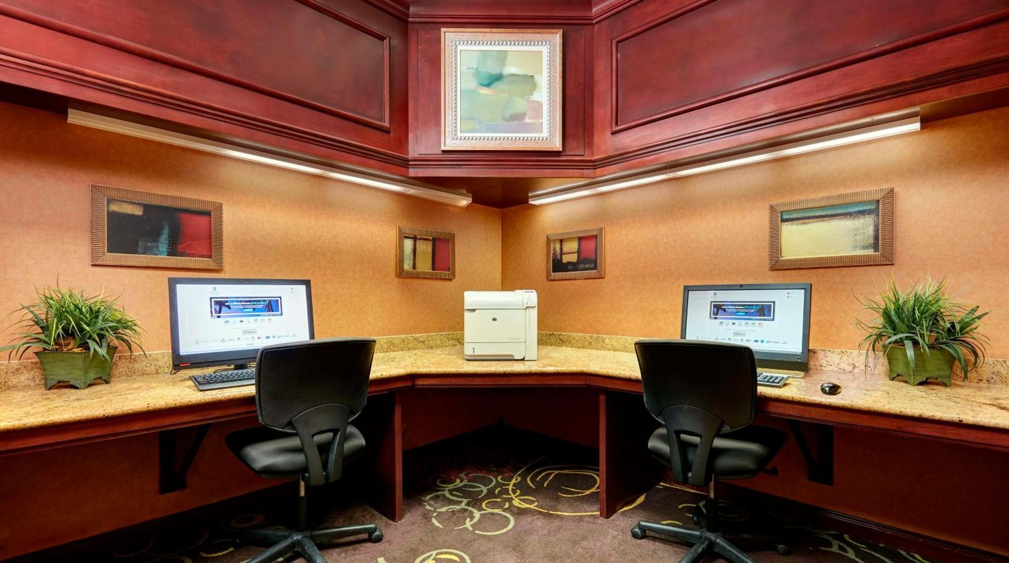Embassy By Hilton Convention Center Hotel 4*