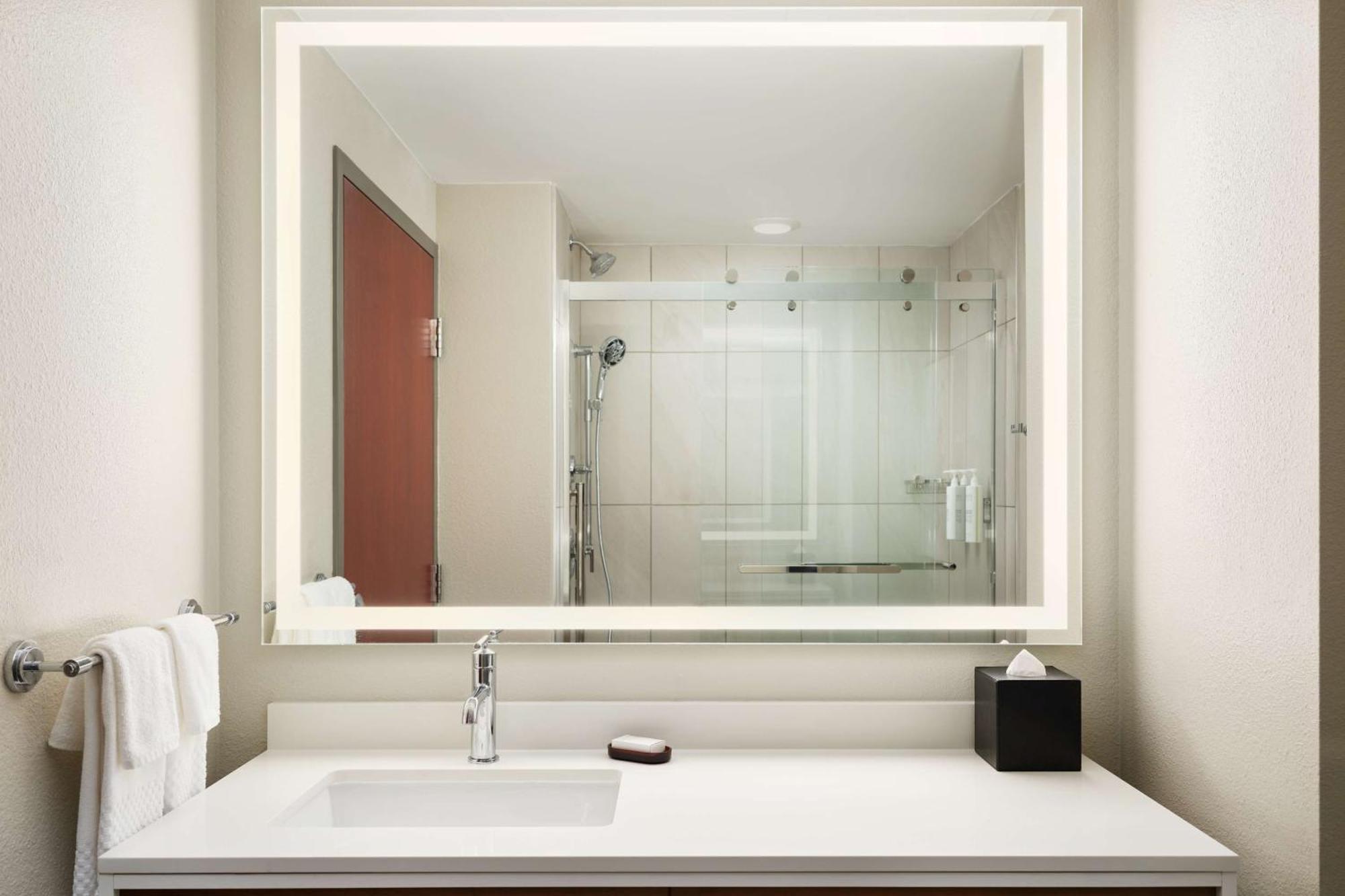 Embassy By Hilton Convention Center Hotel 4*