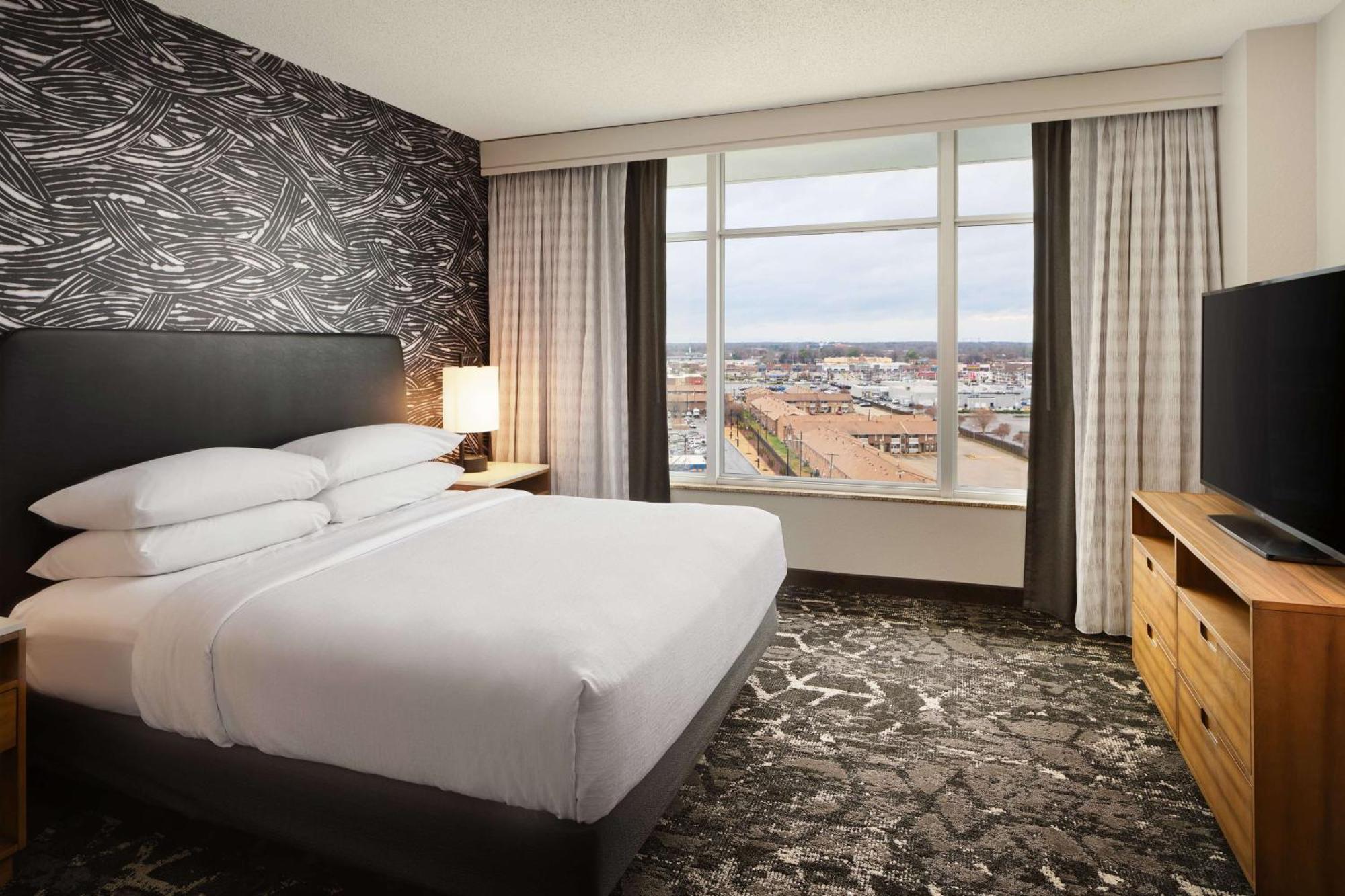 Embassy By Hilton Convention Center 4* Hampton