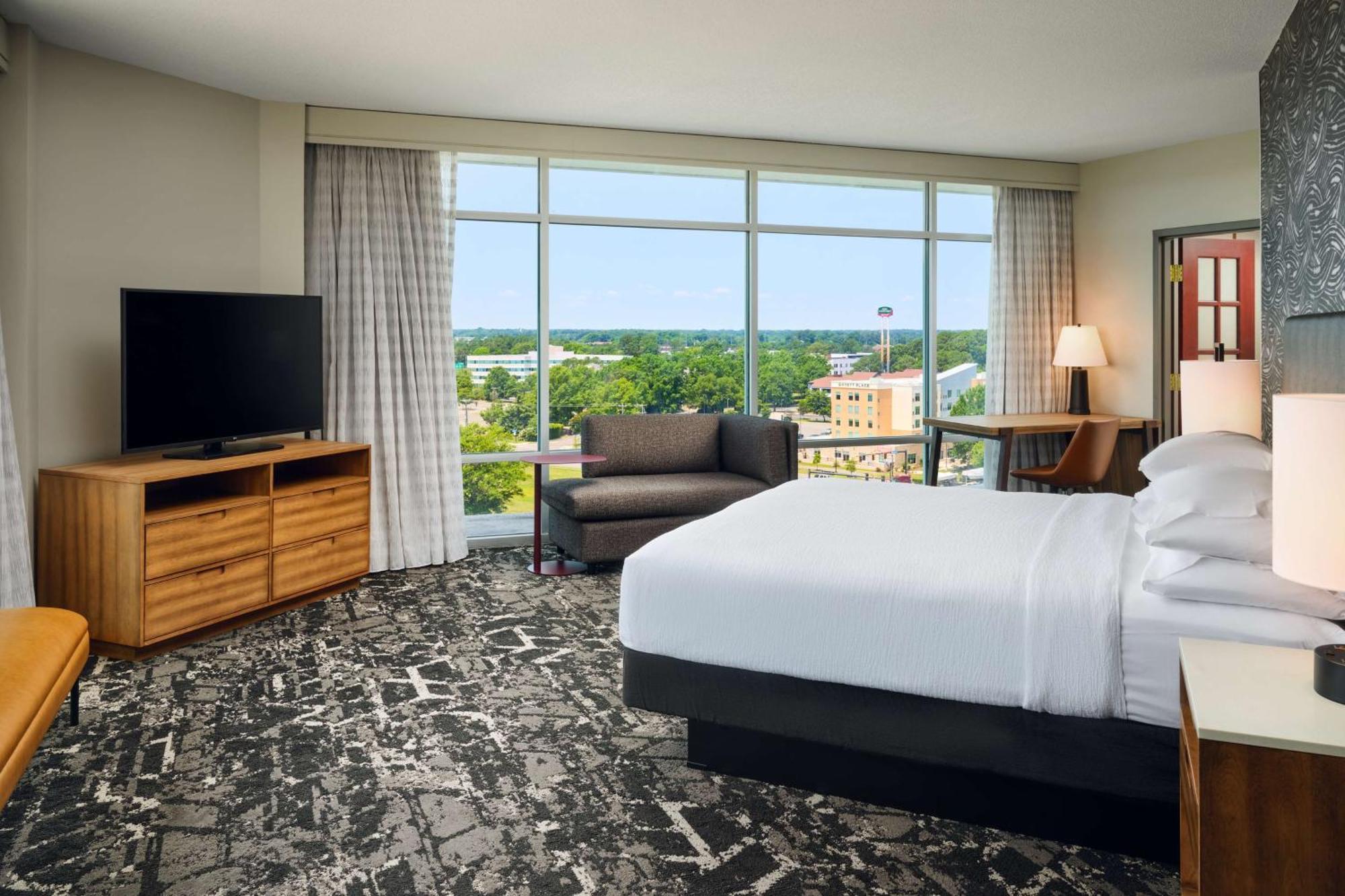 Hotel Embassy By Hilton Convention Center 4*