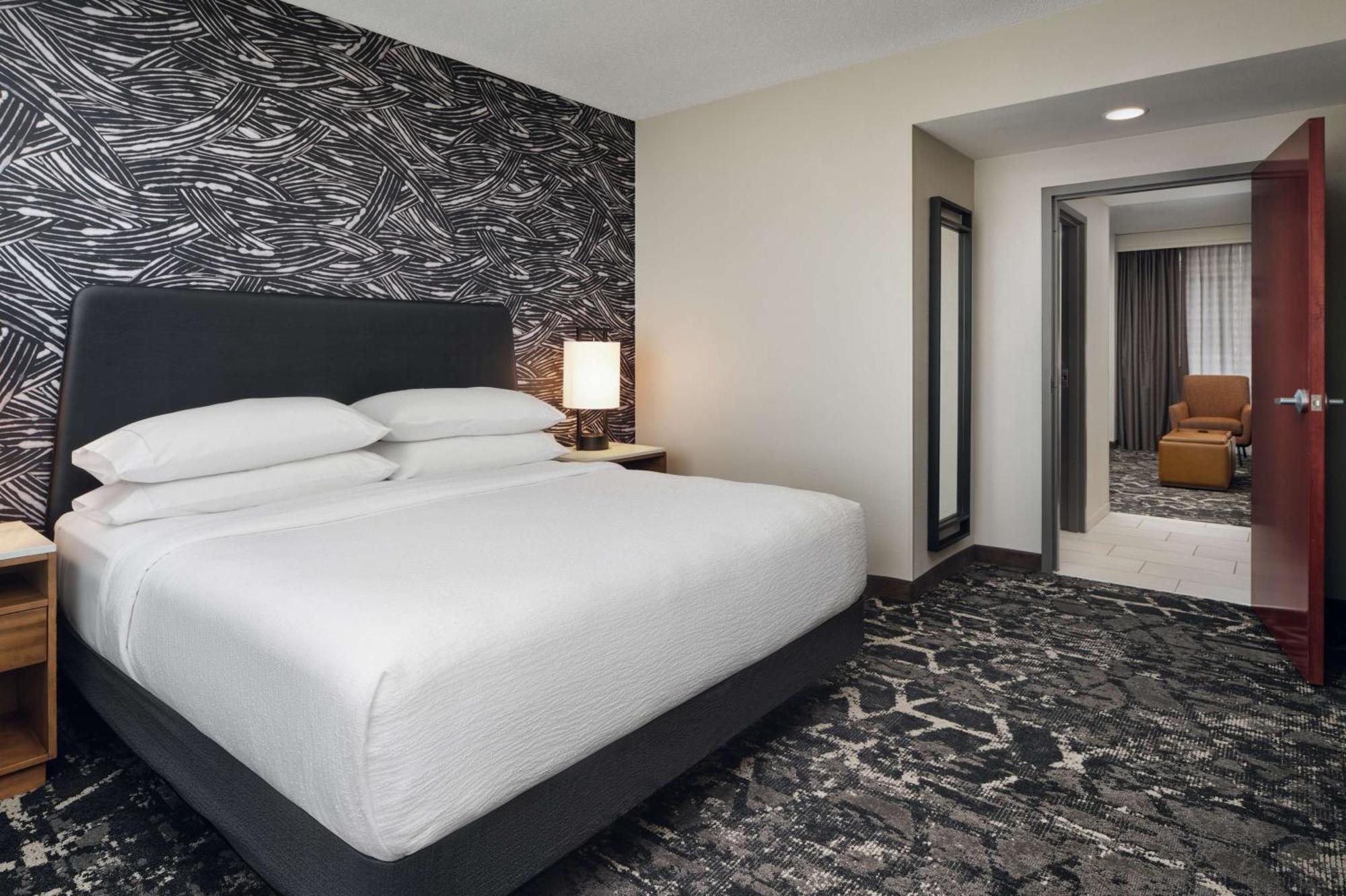 Embassy By Hilton Convention Center 4*