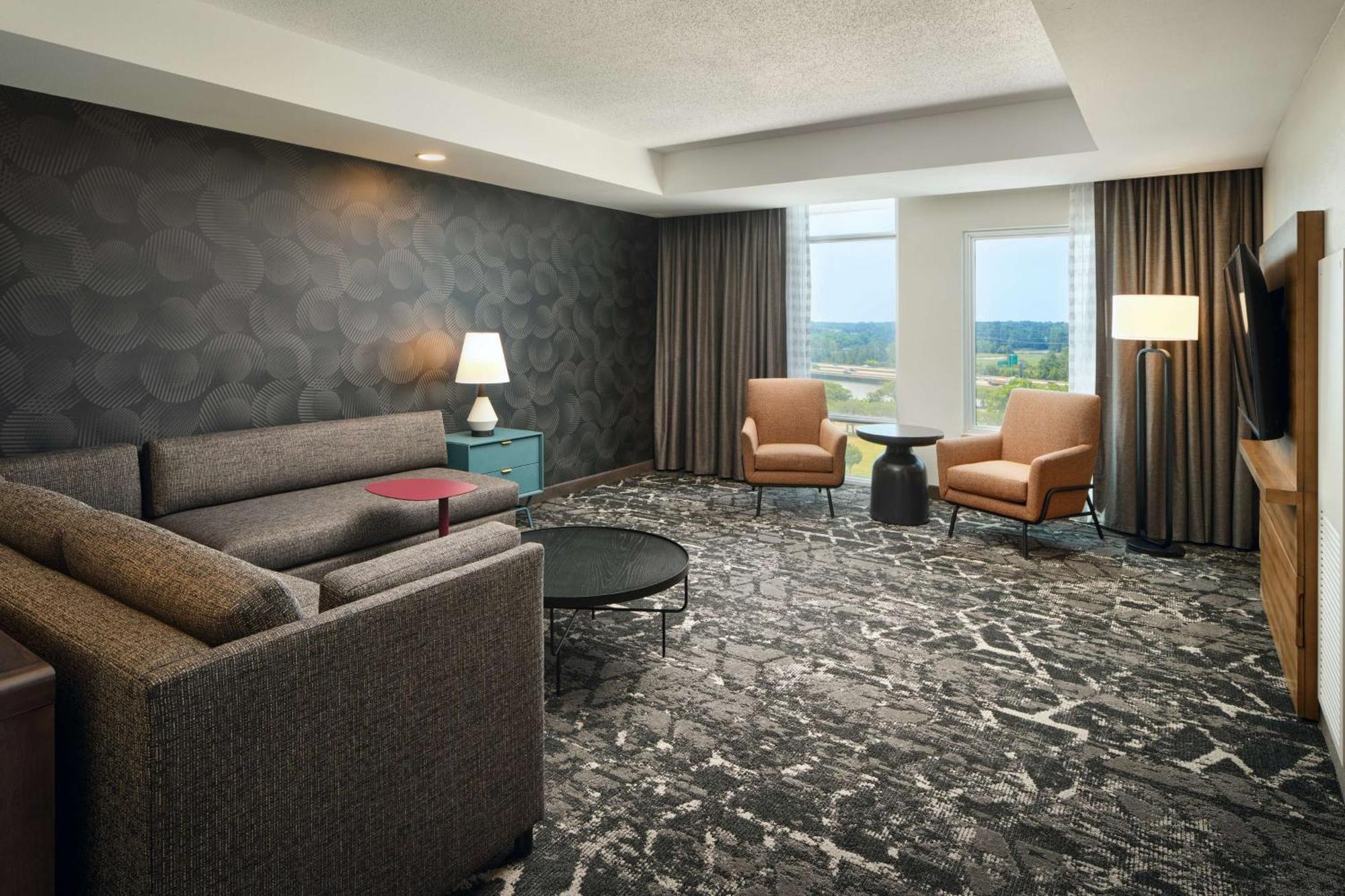 Hotel Embassy By Hilton Convention Center Hampton