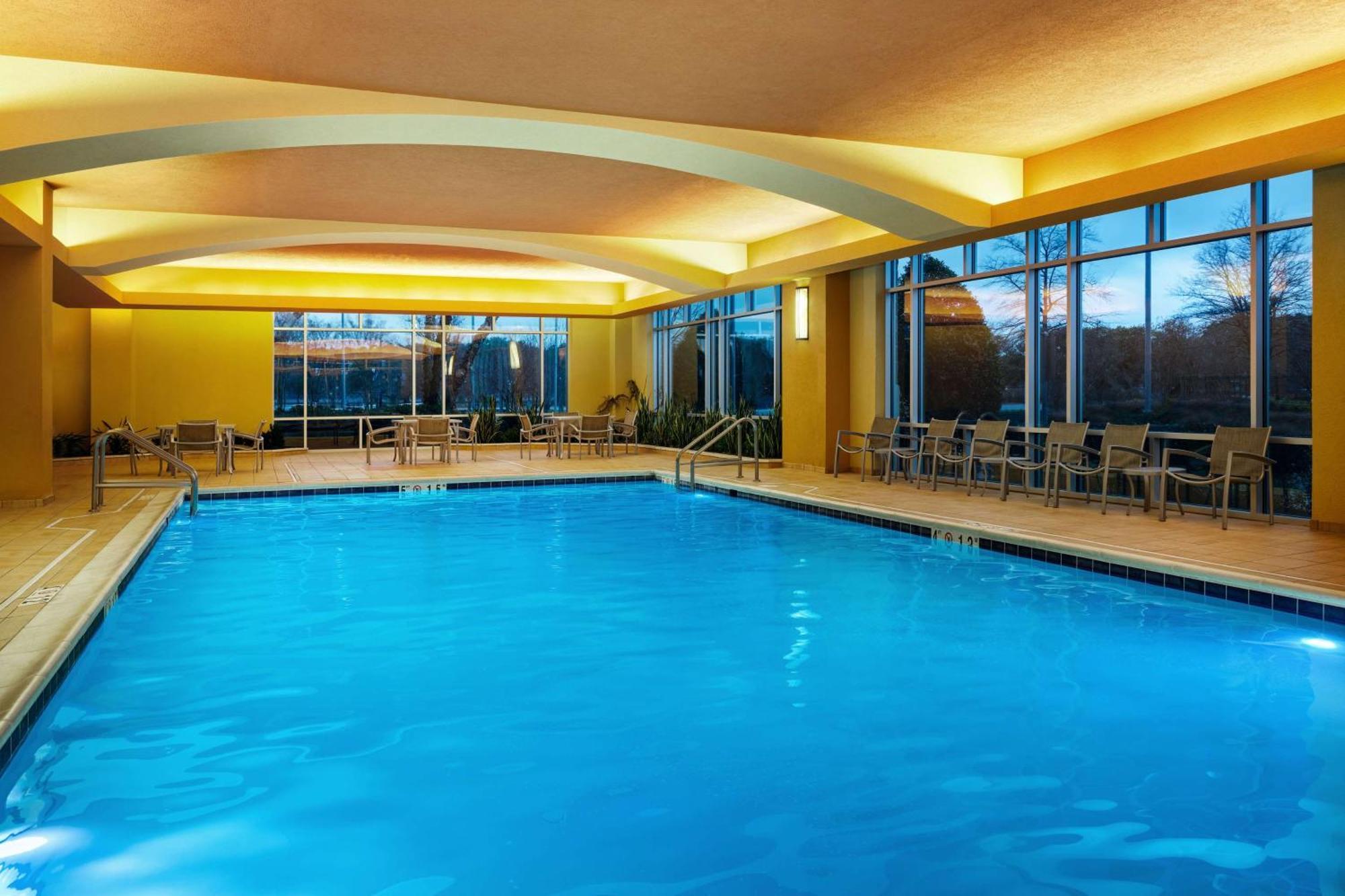 Hotel Embassy By Hilton Convention Center Hampton
