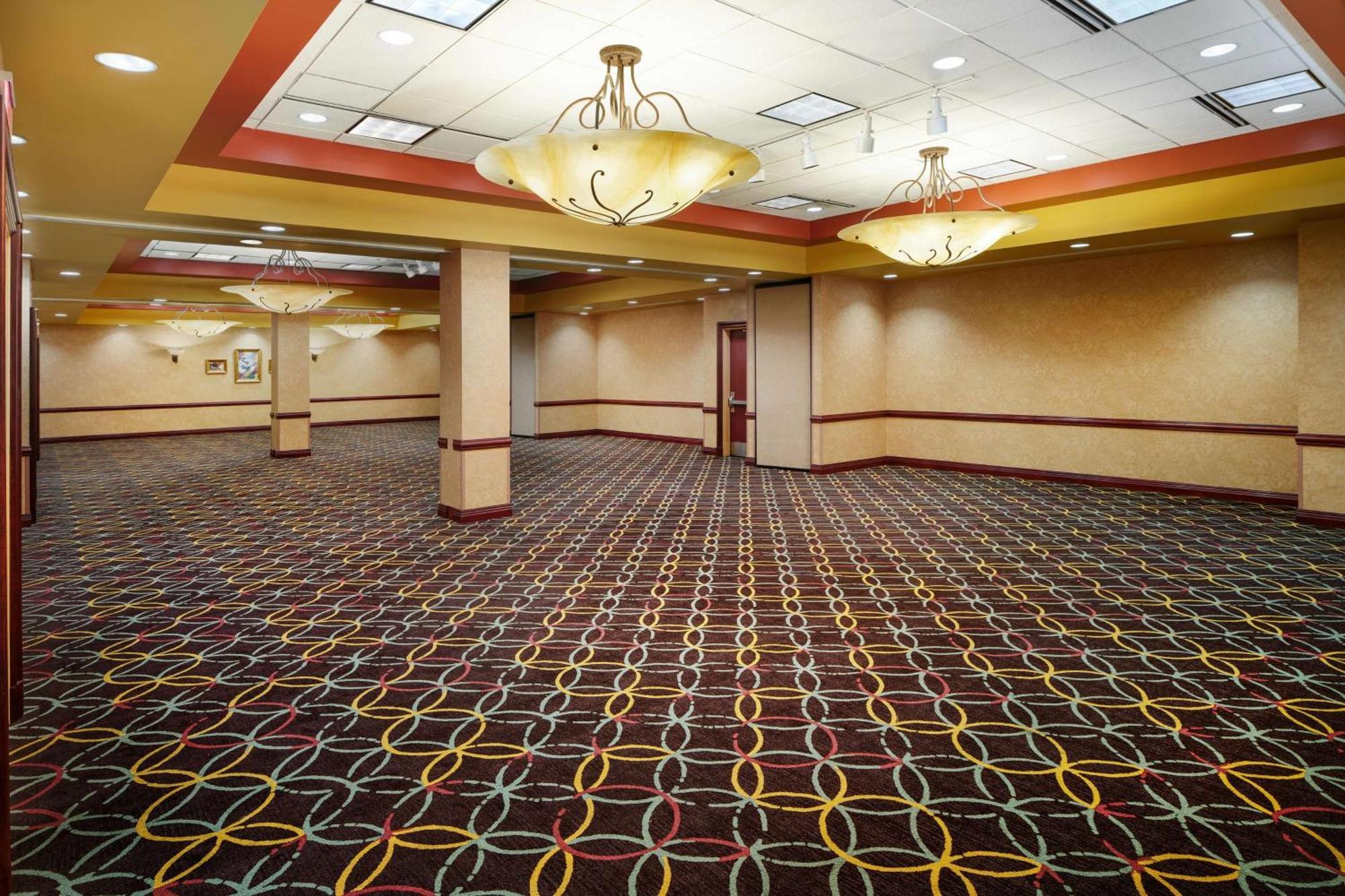 Embassy By Hilton Convention Center Hotel 4*
