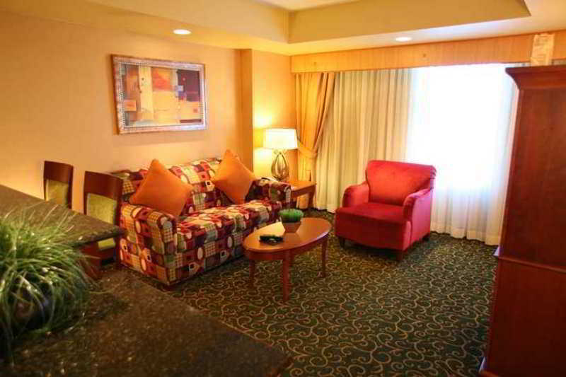 Embassy By Hilton Convention Center 4* Hampton