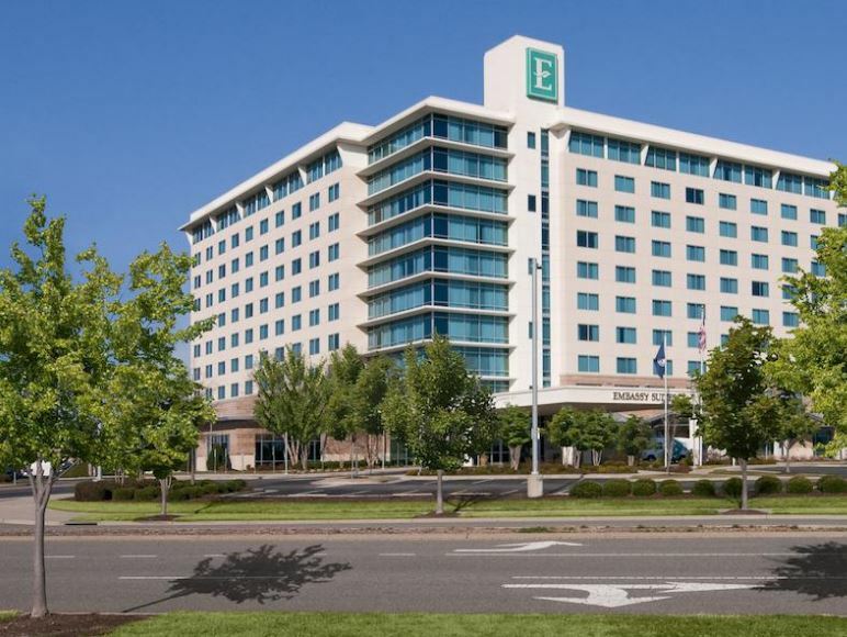Hotel Embassy By Hilton Convention Center