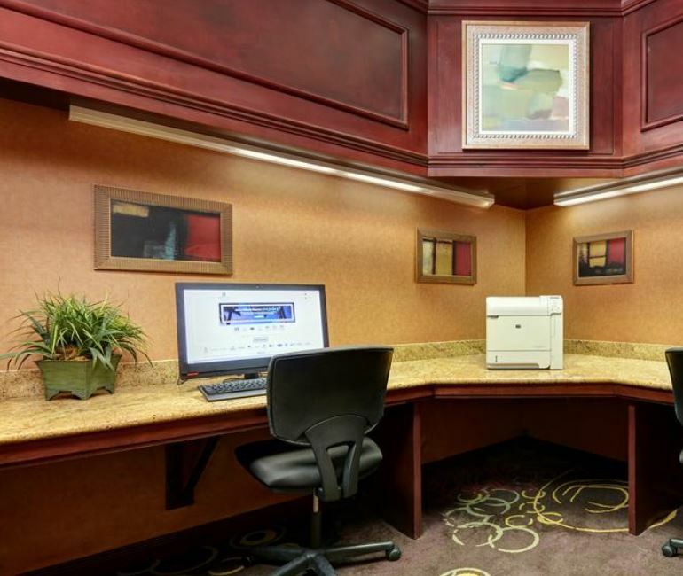 Embassy By Hilton Convention Center 4* Hampton