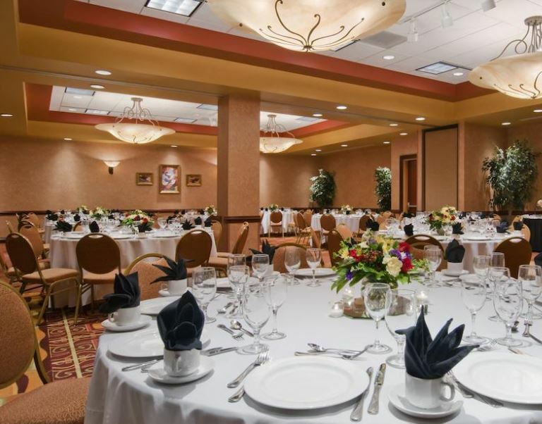 Hotel Embassy By Hilton Convention Center Hampton