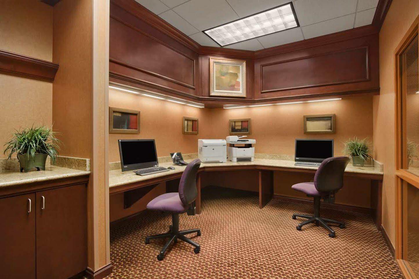 Embassy By Hilton Convention Center 4*